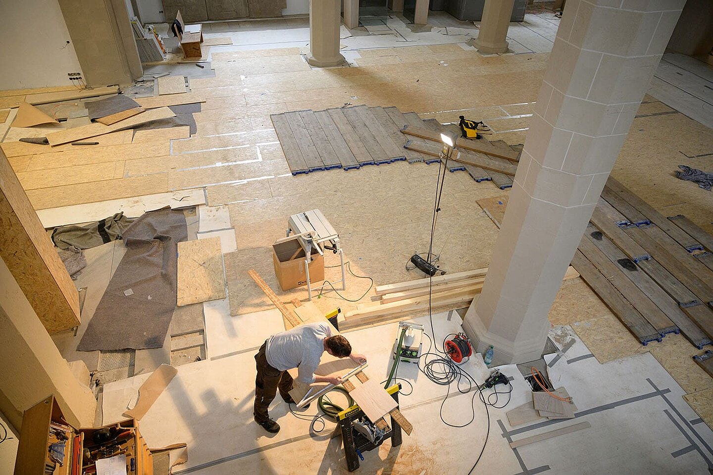 Neubauarbeiten des Fußbodens der Kaufmannskirche