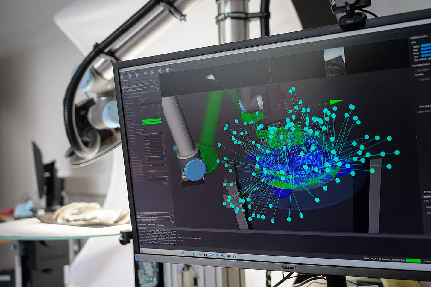 Graphical three-dimensional representation of an object on a monitor