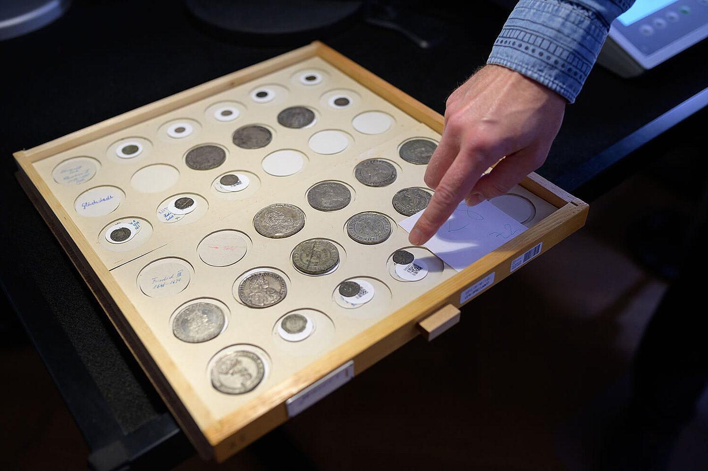 The foundation's expansive collection of coins is being digitalized in 3D to facilitate access by researches and the interested public.